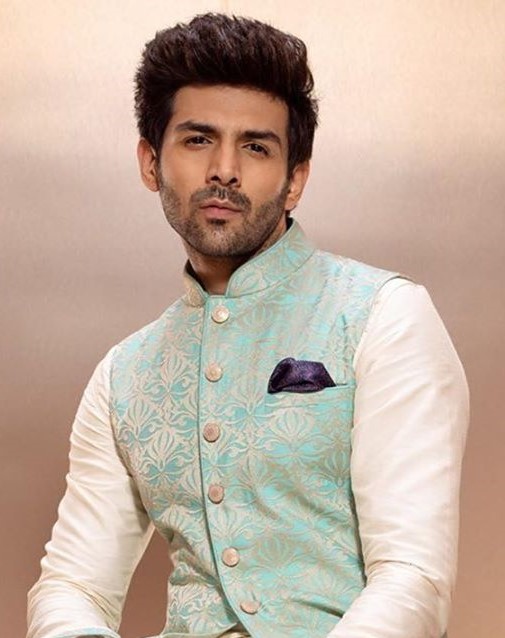  Kartik Aaryan