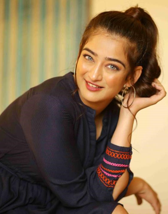  Akshara Haasan