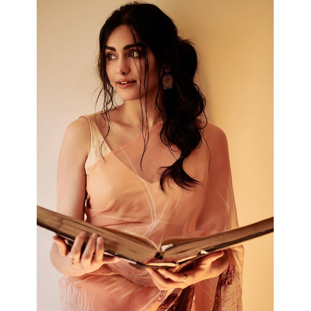  Adah Sharma