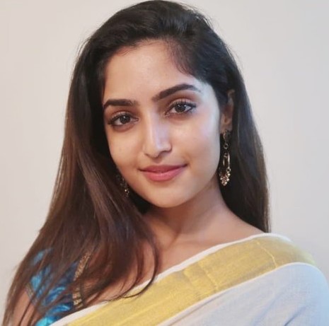  Reba Monica John